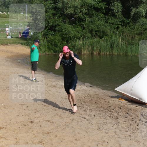 21.06.2026 - 29. Vierlanden-Triathlon Andreas Tolksdorf http://msf.ph/oto/9852607 21.06.2026 08:33:36 Schwimmen 9, 111 meine-sportfotos.de