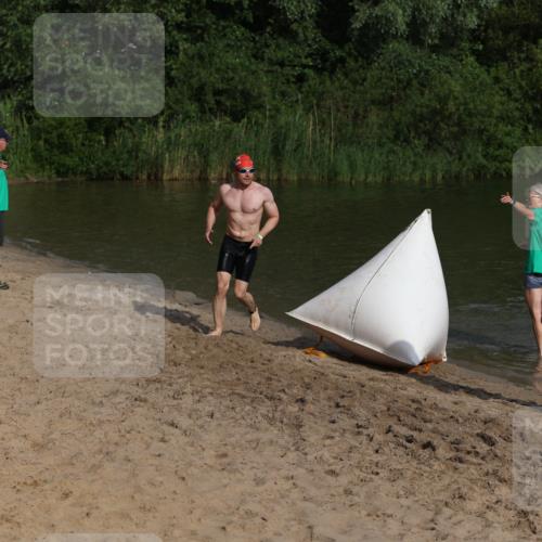 21.06.2026 - 29. Vierlanden-Triathlon Andreas Tolksdorf http://msf.ph/oto/9852658 21.06.2026 08:34:46 Schwimmen  meine-sportfotos.de