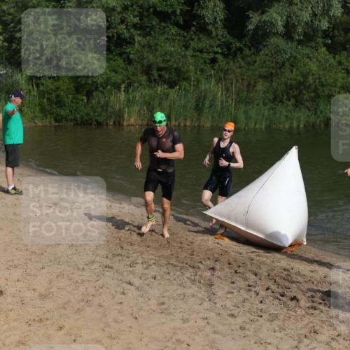 21.06.2026 - 29. Vierlanden-Triathlon Andreas Tolksdorf http://msf.ph/oto/9852686 21.06.2026 08:35:06 Schwimmen 79, 216 meine-sportfotos.de
