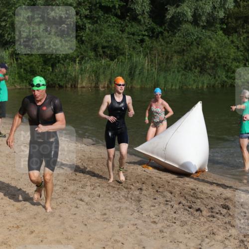 21.06.2026 - 29. Vierlanden-Triathlon Andreas Tolksdorf http://msf.ph/oto/9852700 21.06.2026 08:35:08 Schwimmen 79, 216 meine-sportfotos.de