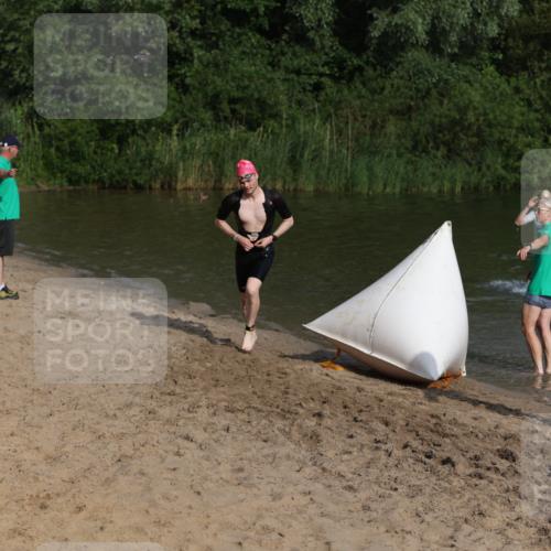 21.06.2026 - 29. Vierlanden-Triathlon Andreas Tolksdorf http://msf.ph/oto/9852720 21.06.2026 08:35:17 Schwimmen 23, 49, 79 meine-sportfotos.de