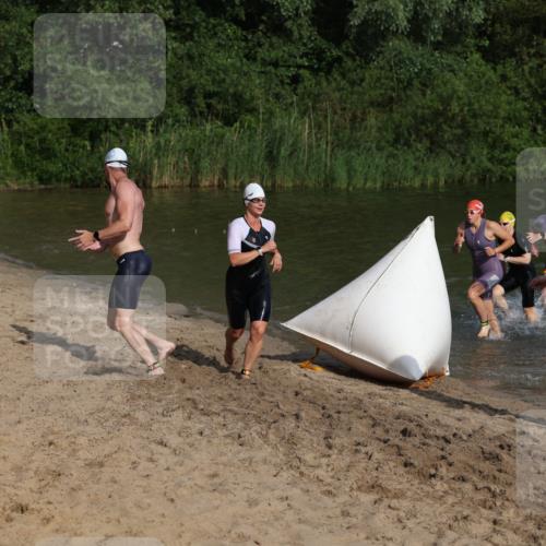21.06.2026 - 29. Vierlanden-Triathlon Andreas Tolksdorf http://msf.ph/oto/9852941 21.06.2026 08:36:39 Schwimmen 207, 211 meine-sportfotos.de