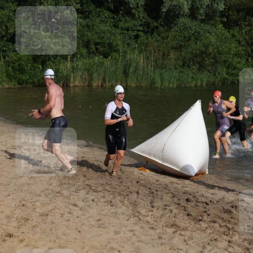 21.06.2026 - 29. Vierlanden-Triathlon Andreas Tolksdorf http://msf.ph/oto/9852942 21.06.2026 08:36:39 Schwimmen 207, 211 meine-sportfotos.de