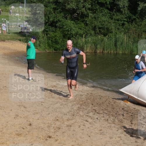 21.06.2026 - 29. Vierlanden-Triathlon Andreas Tolksdorf http://msf.ph/oto/9852984 21.06.2026 08:37:04 Schwimmen 24, 30, 63 meine-sportfotos.de