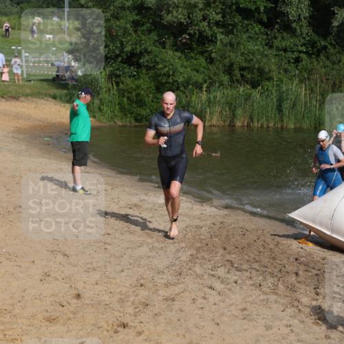 21.06.2026 - 29. Vierlanden-Triathlon Andreas Tolksdorf http://msf.ph/oto/9852986 21.06.2026 08:37:04 Schwimmen 24, 30, 63 meine-sportfotos.de