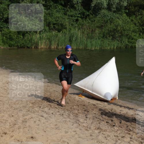 21.06.2026 - 29. Vierlanden-Triathlon Andreas Tolksdorf http://msf.ph/oto/9853210 21.06.2026 08:38:27 Schwimmen 12, 57 meine-sportfotos.de
