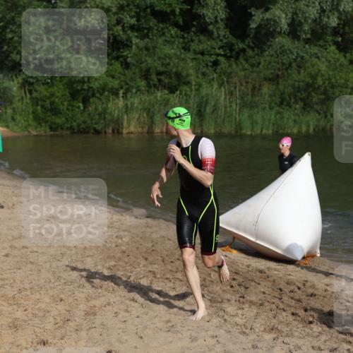 21.06.2026 - 29. Vierlanden-Triathlon Andreas Tolksdorf http://msf.ph/oto/9853241 21.06.2026 08:38:49 Schwimmen 60, 61, 82 meine-sportfotos.de