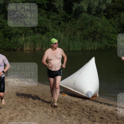 21.06.2026 - 29. Vierlanden-Triathlon Andreas Tolksdorf http://msf.ph/oto/9853404 21.06.2026 08:39:44 Schwimmen 72, 103 meine-sportfotos.de