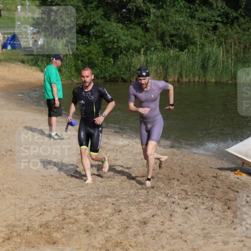 21.06.2026 - 29. Vierlanden-Triathlon Andreas Tolksdorf http://msf.ph/oto/9853457 21.06.2026 08:40:09 Schwimmen 21, 51, 55, 78, 109 meine-sportfotos.de