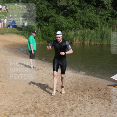 21.06.2026 - 29. Vierlanden-Triathlon Andreas Tolksdorf http://msf.ph/oto/9853554 21.06.2026 08:41:20 Schwimmen 14, 145 meine-sportfotos.de