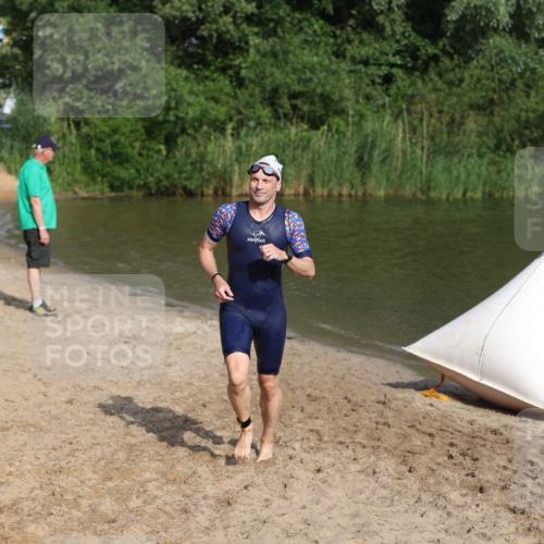 21.06.2026 - 29. Vierlanden-Triathlon Andreas Tolksdorf http://msf.ph/oto/9853578 21.06.2026 08:41:24 Schwimmen 14, 145 meine-sportfotos.de