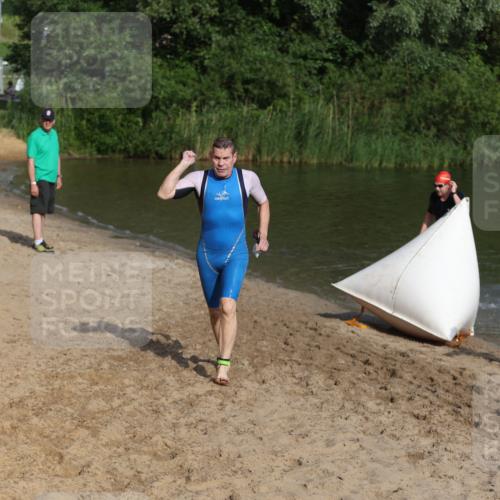 21.06.2026 - 29. Vierlanden-Triathlon Andreas Tolksdorf http://msf.ph/oto/9853654 21.06.2026 08:42:44 Schwimmen 27, 193, 210 meine-sportfotos.de
