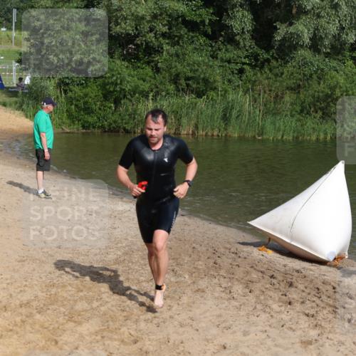 21.06.2026 - 29. Vierlanden-Triathlon Andreas Tolksdorf http://msf.ph/oto/9853658 21.06.2026 08:42:48 Schwimmen 27, 210 meine-sportfotos.de