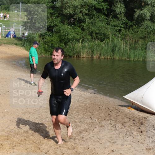 21.06.2026 - 29. Vierlanden-Triathlon Andreas Tolksdorf http://msf.ph/oto/9853665 21.06.2026 08:42:49 Schwimmen 27, 210 meine-sportfotos.de