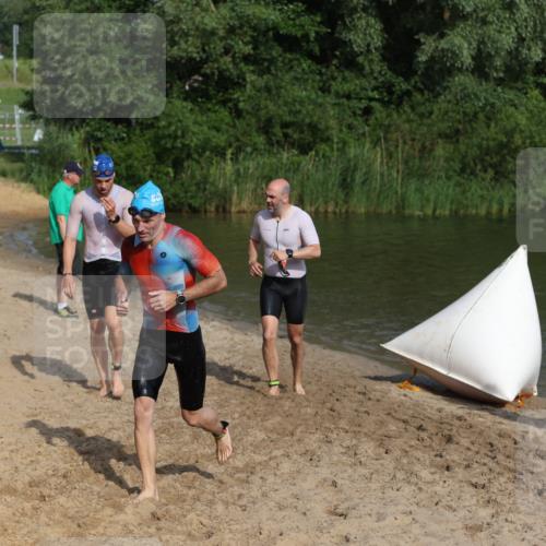 21.06.2026 - 29. Vierlanden-Triathlon Andreas Tolksdorf http://msf.ph/oto/9853740 21.06.2026 08:43:51 Schwimmen 112, 154, 197, 1355 meine-sportfotos.de