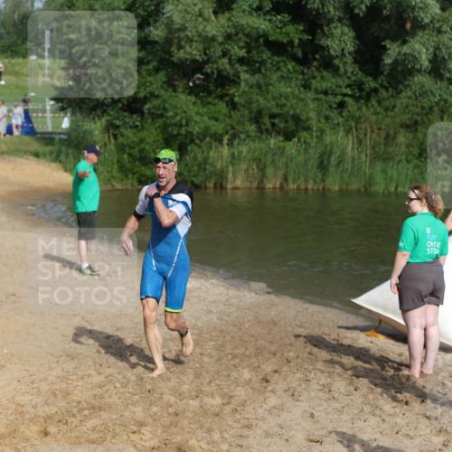 21.06.2026 - 29. Vierlanden-Triathlon Andreas Tolksdorf http://msf.ph/oto/9853943 21.06.2026 08:45:46 Schwimmen 89, 141, 147, 165 meine-sportfotos.de