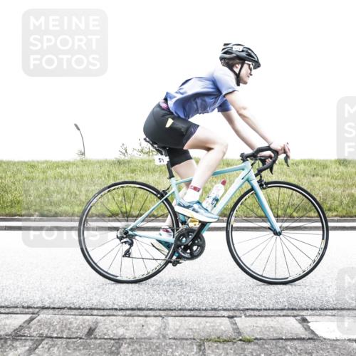 21.06.2026 - 29. Vierlanden-Triathlon H.Heesch http://msf.ph/oto/9853984 21.06.2026 10:29:51 Radfahren 22, 113, 518, 548, 557, 571 meine-sportfotos.de