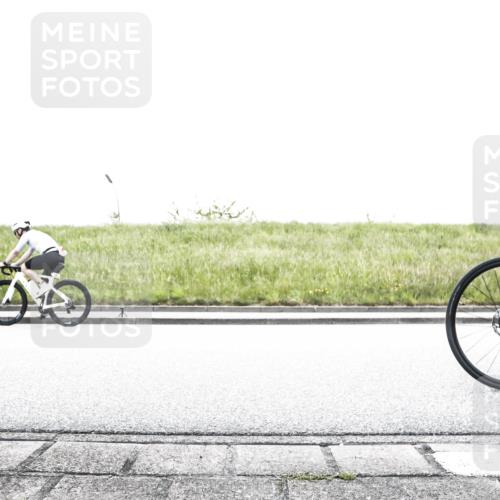 21.06.2026 - 29. Vierlanden-Triathlon H.Heesch http://msf.ph/oto/9853996 21.06.2026 10:30:09 Radfahren 2, 72, 274, 284, 300, 304, 497, 572 meine-sportfotos.de