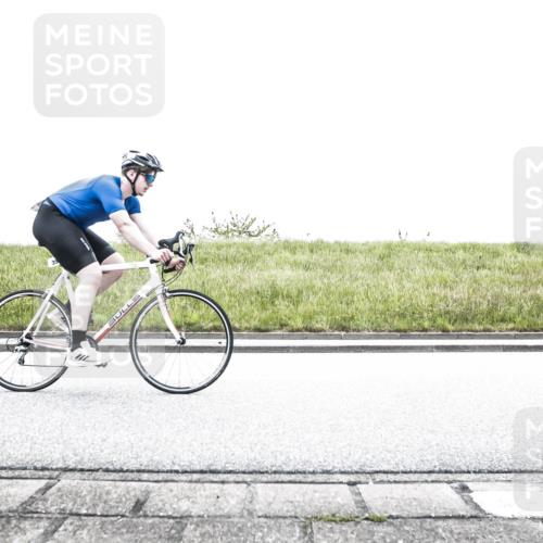 21.06.2026 - 29. Vierlanden-Triathlon H.Heesch http://msf.ph/oto/9854008 21.06.2026 10:30:29 Radfahren 355, 365, 527, 556, 570 meine-sportfotos.de