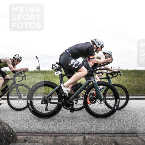 21.06.2026 - 29. Vierlanden-Triathlon H.Heesch http://msf.ph/oto/9854076 21.06.2026 12:06:11 Radfahren 248, 264, 706, 752, 829, 913, 919, 941, 954, 956, 957, 963, 965, 966, 972, 975 meine-sportfotos.de