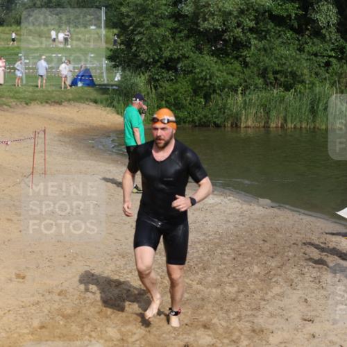 21.06.2026 - 29. Vierlanden-Triathlon Andreas Tolksdorf http://msf.ph/oto/9854094 21.06.2026 08:46:03 Schwimmen 84, 131 meine-sportfotos.de