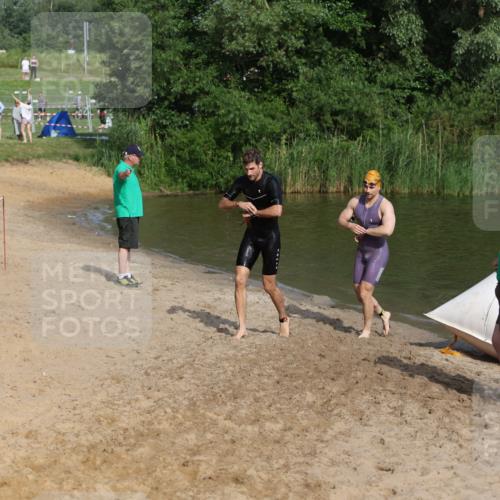 21.06.2026 - 29. Vierlanden-Triathlon Andreas Tolksdorf http://msf.ph/oto/9854105 21.06.2026 08:46:25 Schwimmen 35, 96 meine-sportfotos.de