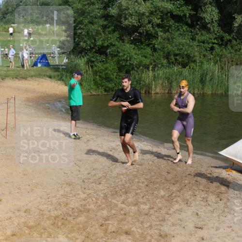 21.06.2026 - 29. Vierlanden-Triathlon Andreas Tolksdorf http://msf.ph/oto/9854112 21.06.2026 08:46:25 Schwimmen 35, 96 meine-sportfotos.de