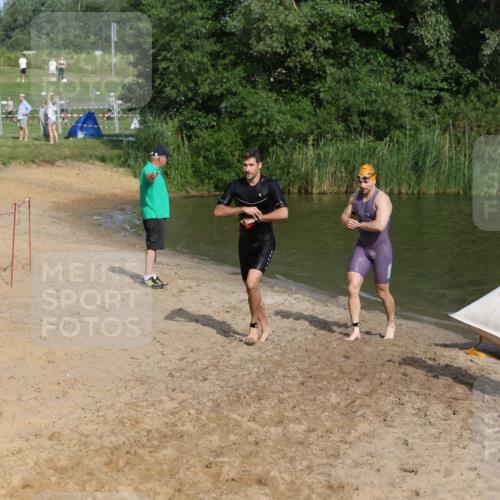 21.06.2026 - 29. Vierlanden-Triathlon Andreas Tolksdorf http://msf.ph/oto/9854117 21.06.2026 08:46:25 Schwimmen 35, 96 meine-sportfotos.de
