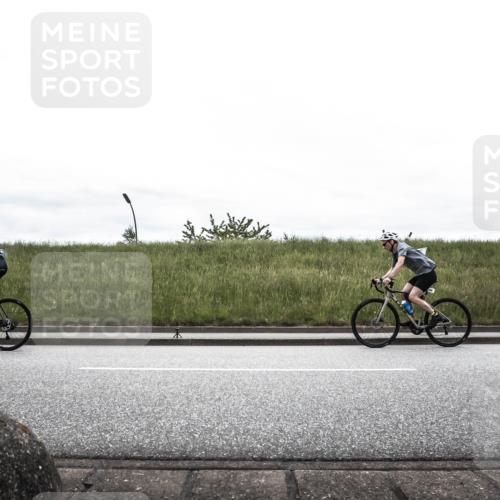 21.06.2026 - 29. Vierlanden-Triathlon H.Heesch http://msf.ph/oto/9854182 21.06.2026 12:08:08 Radfahren 674, 884, 895, 907, 922, 945, 960, 981 meine-sportfotos.de