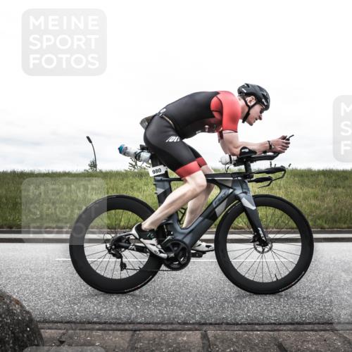 21.06.2026 - 29. Vierlanden-Triathlon H.Heesch http://msf.ph/oto/9854204 21.06.2026 12:08:50 Radfahren 939, 980 meine-sportfotos.de