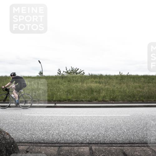 21.06.2026 - 29. Vierlanden-Triathlon H.Heesch http://msf.ph/oto/9854231 21.06.2026 12:10:26 Radfahren 19, 54, 710, 880 meine-sportfotos.de