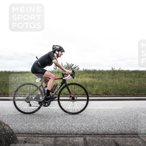 21.06.2026 - 29. Vierlanden-Triathlon H.Heesch http://msf.ph/oto/9854240 21.06.2026 12:10:49 Radfahren 237, 787, 814 meine-sportfotos.de
