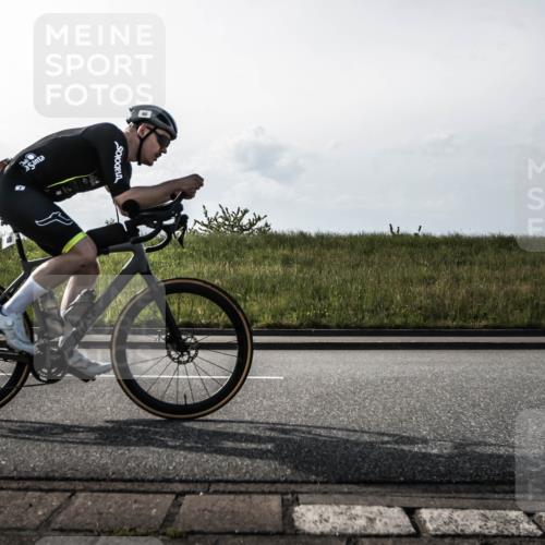 21.06.2026 - 29. Vierlanden-Triathlon H.Heesch http://msf.ph/oto/9854344 21.06.2026 08:58:06 Radfahren 40, 90 meine-sportfotos.de