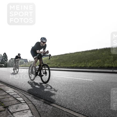 21.06.2026 - 29. Vierlanden-Triathlon H.Heesch http://msf.ph/oto/9854431 21.06.2026 08:53:47 Radfahren 4, 29, 112 meine-sportfotos.de