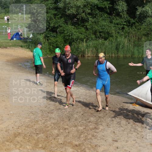21.06.2026 - 29. Vierlanden-Triathlon Andreas Tolksdorf http://msf.ph/oto/9854500 21.06.2026 08:48:28 Schwimmen 75, 80, 119, 186, 198 meine-sportfotos.de