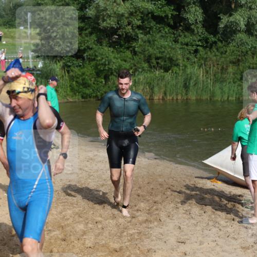 21.06.2026 - 29. Vierlanden-Triathlon Andreas Tolksdorf http://msf.ph/oto/9854545 21.06.2026 08:48:31 Schwimmen 75, 80, 119, 186, 198 meine-sportfotos.de