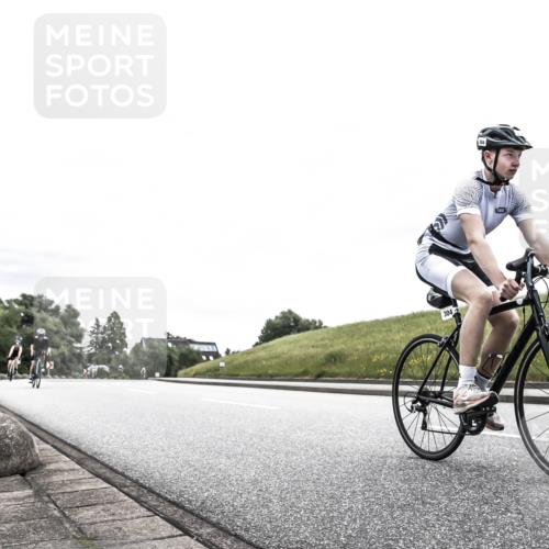 21.06.2026 - 29. Vierlanden-Triathlon H.Heesch http://msf.ph/oto/9854607 21.06.2026 10:30:06 Radfahren 2, 72, 274, 304, 497, 572 meine-sportfotos.de
