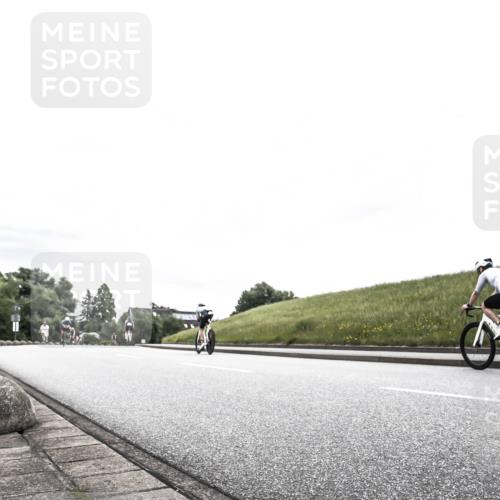 21.06.2026 - 29. Vierlanden-Triathlon H.Heesch http://msf.ph/oto/9854615 21.06.2026 10:30:09 Radfahren 274, 284, 497, 572 meine-sportfotos.de