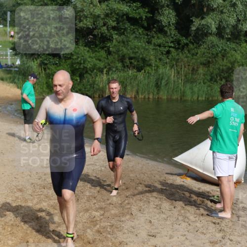 21.06.2026 - 29. Vierlanden-Triathlon Andreas Tolksdorf http://msf.ph/oto/9854631 21.06.2026 08:49:09 Schwimmen 54, 86, 199 meine-sportfotos.de