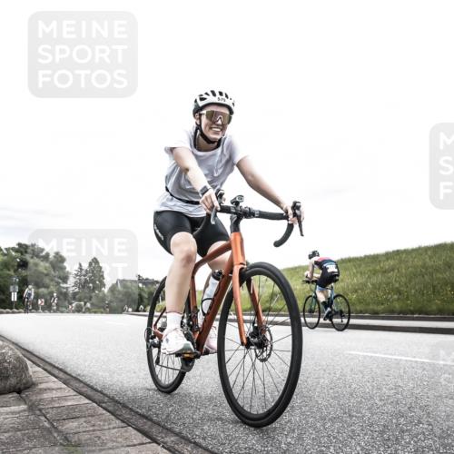21.06.2026 - 29. Vierlanden-Triathlon H.Heesch http://msf.ph/oto/9854636 21.06.2026 10:30:38 Radfahren 158, 307, 579 meine-sportfotos.de