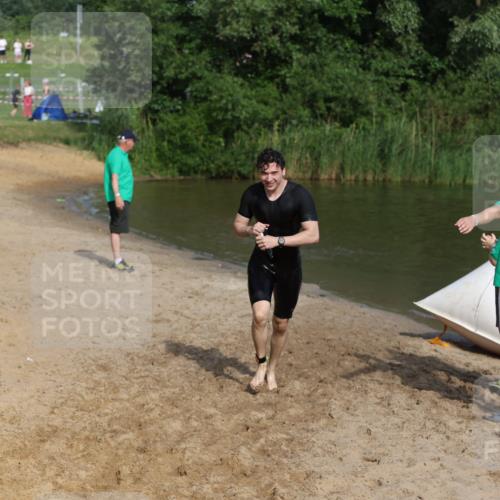 21.06.2026 - 29. Vierlanden-Triathlon Andreas Tolksdorf http://msf.ph/oto/9854675 21.06.2026 08:49:19 Schwimmen 54 meine-sportfotos.de