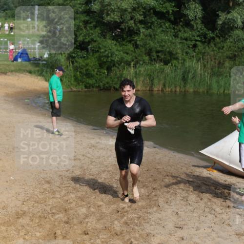 21.06.2026 - 29. Vierlanden-Triathlon Andreas Tolksdorf http://msf.ph/oto/9854690 21.06.2026 08:49:19 Schwimmen 54 meine-sportfotos.de