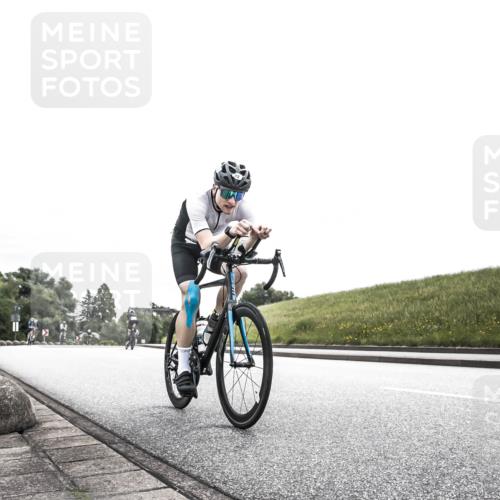 21.06.2026 - 29. Vierlanden-Triathlon H.Heesch http://msf.ph/oto/9854739 21.06.2026 10:32:31 Radfahren 12, 54, 239, 302, 324 meine-sportfotos.de