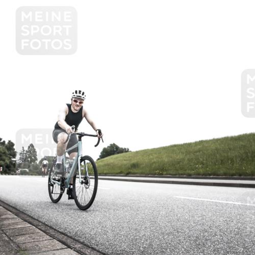 21.06.2026 - 29. Vierlanden-Triathlon H.Heesch http://msf.ph/oto/9854780 21.06.2026 12:06:15 Radfahren 752, 829, 913 meine-sportfotos.de