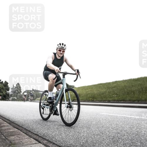 21.06.2026 - 29. Vierlanden-Triathlon H.Heesch http://msf.ph/oto/9854783 21.06.2026 12:06:15 Radfahren 752, 829, 913 meine-sportfotos.de