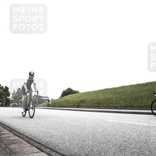 21.06.2026 - 29. Vierlanden-Triathlon H.Heesch http://msf.ph/oto/9854792 21.06.2026 12:06:27 Radfahren 754, 833, 970, 971 meine-sportfotos.de