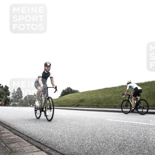 21.06.2026 - 29. Vierlanden-Triathlon H.Heesch http://msf.ph/oto/9854795 21.06.2026 12:06:27 Radfahren 754, 833, 970, 971 meine-sportfotos.de