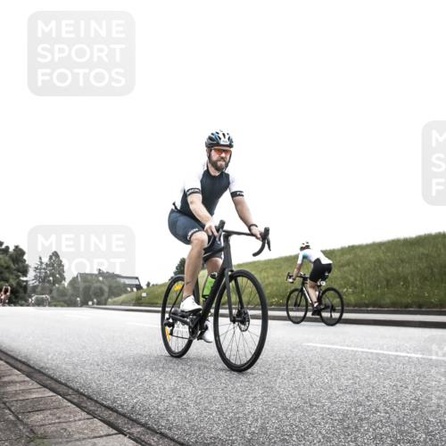 21.06.2026 - 29. Vierlanden-Triathlon H.Heesch http://msf.ph/oto/9854797 21.06.2026 12:06:27 Radfahren 754, 833, 970, 971 meine-sportfotos.de