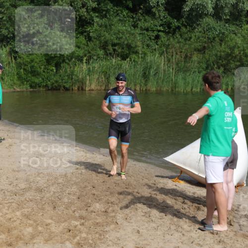 21.06.2026 - 29. Vierlanden-Triathlon Andreas Tolksdorf http://msf.ph/oto/9854835 21.06.2026 08:50:03 Schwimmen 48, 52, 139 meine-sportfotos.de