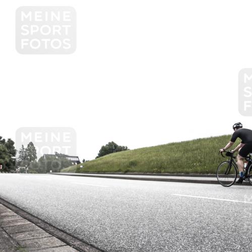 21.06.2026 - 29. Vierlanden-Triathlon H.Heesch http://msf.ph/oto/9855011 21.06.2026 12:10:27 Radfahren 880 meine-sportfotos.de